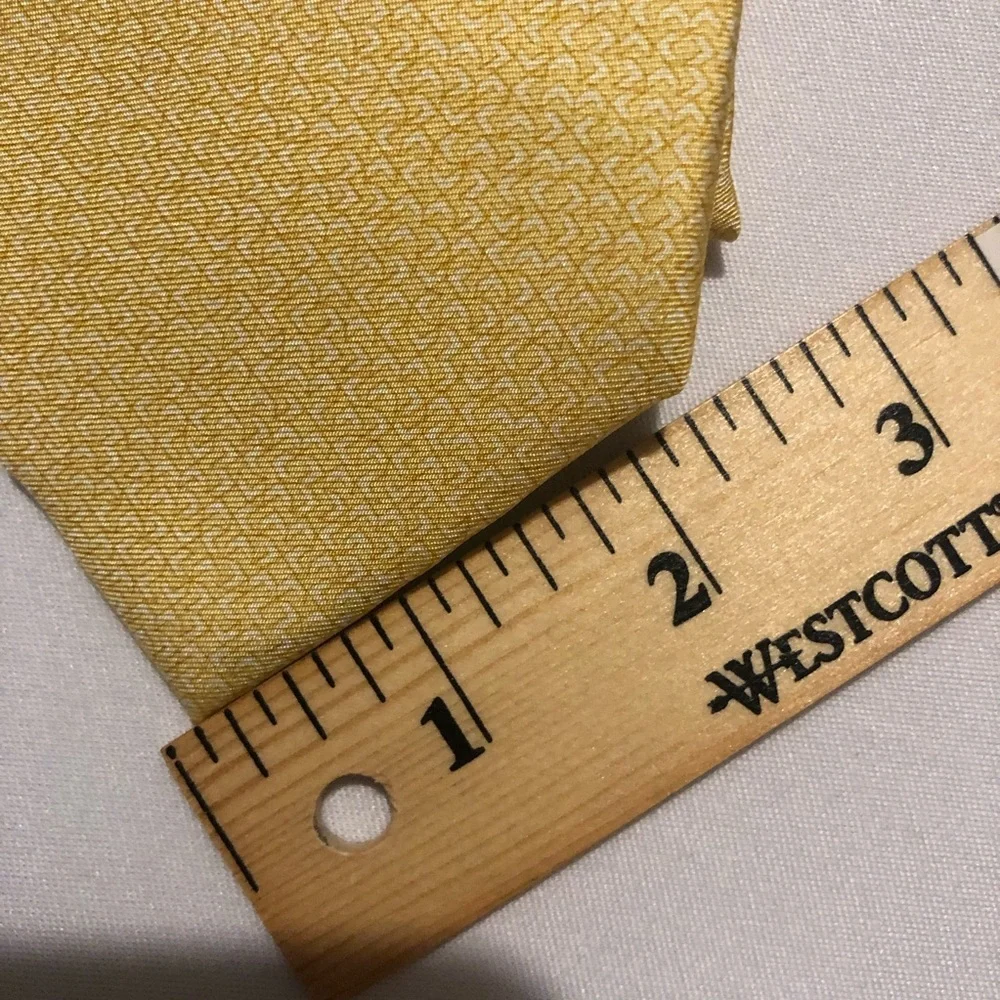 Michael Kors mens 100 % silk neck tie Classic Geo